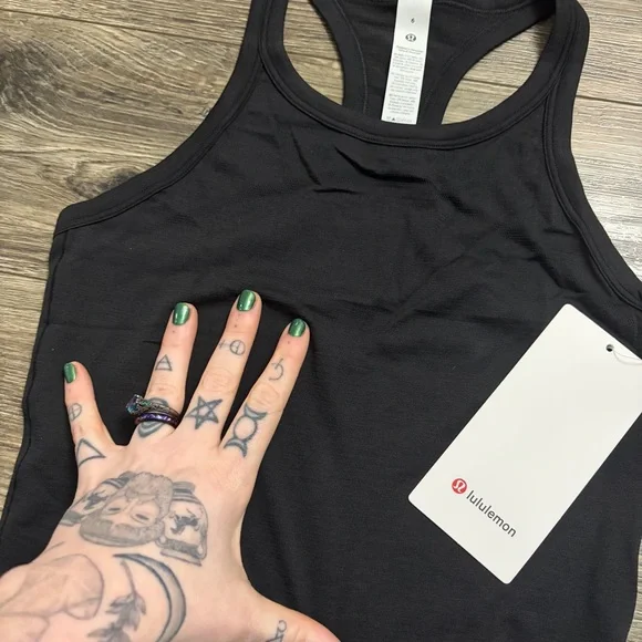 NWT Lululemon Swiftly Tech Cropped Racerback Tank Top 2.0 (Black) Size 6 - Picture 3 of 5